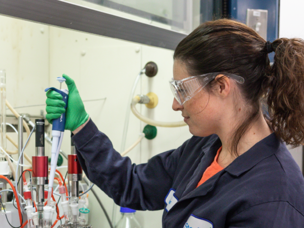 Scientist in labs at Radiofilum